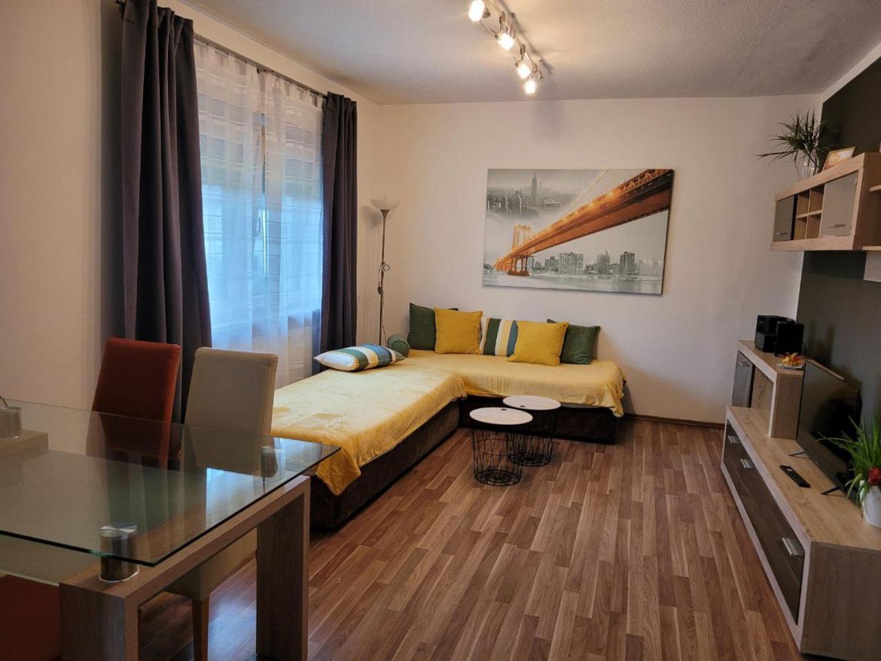 Zentral Gelegene, Sehr Ruhige Und Helle Wohnung 格拉茨 外观 照片